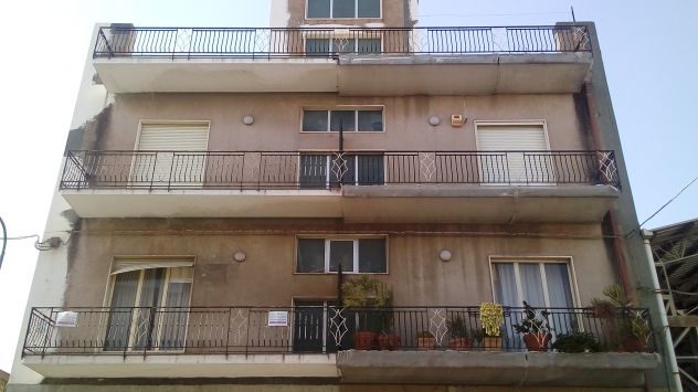 privato VENDE o PERMUTA mezzo Palazzo da ristrutturare - Foto 7