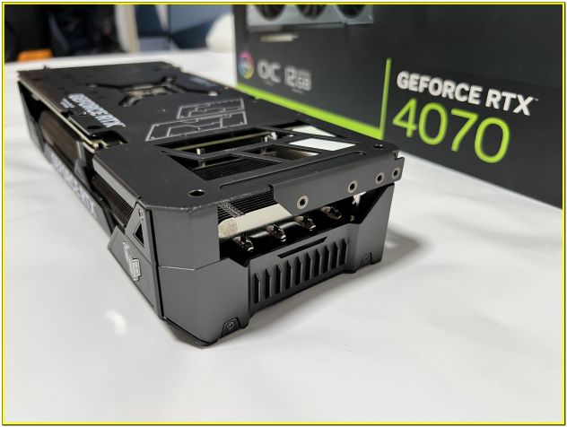 Scheda Video ASUS TUF Gaming RTX 4070 OC 12GB - Foto 4