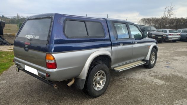 Mitsubishi L200 2.5 TDI 4WD 100CV Cabina Doppia R/D LOCK - Foto 5