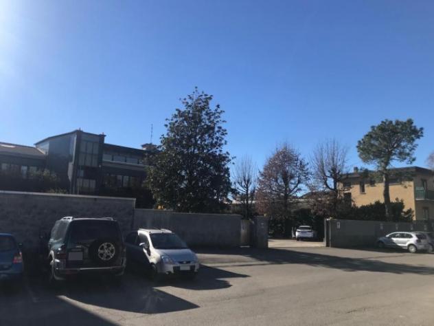 Immobile di 4600 m² con più di 5 locali in vendita a Cusano Milanino