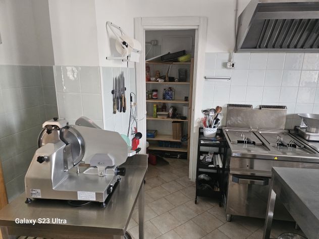 VENDITA COMPLETA ATTREZZATURE E ARREDO RISTORANTE PIZZERIA - OCCASIONE - Foto 2