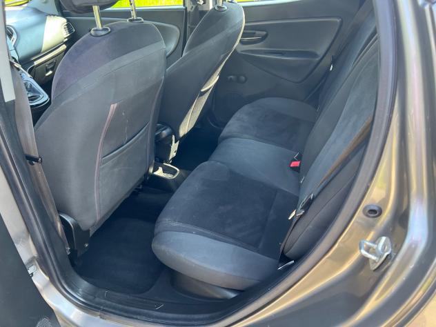 Lancia Ypsilon 0.9 TwinAir 85 CV 5 porte Metano Ecochic Silver - Foto 9