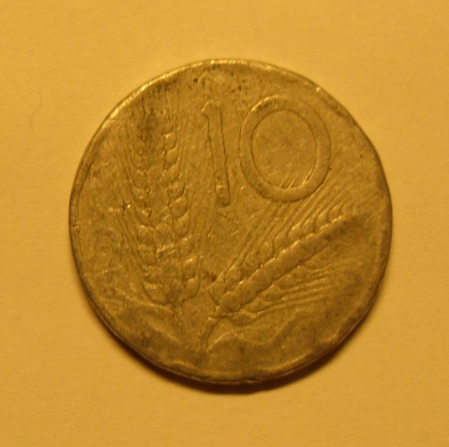 MONETA DA 10 LIRE DEL 1951 ? MANCA DATA E FIRMA GIRATA DI 270 ° CIRCA -