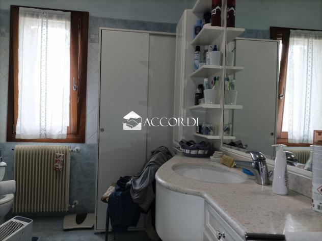 CASA INDIPENDENTE di 10 vani e di 620 mq (SANTA LUCIA DI PIAVE) rif. RAZ08 - Foto 16