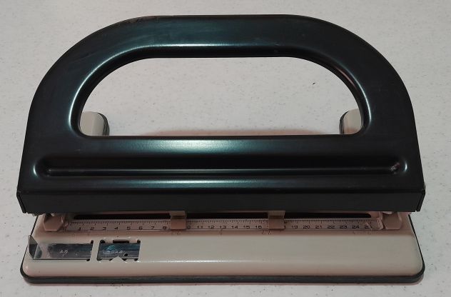 Perforatore a 4 fori regolabili - Usato ma perfettamente funzionate e completo - - Foto 6