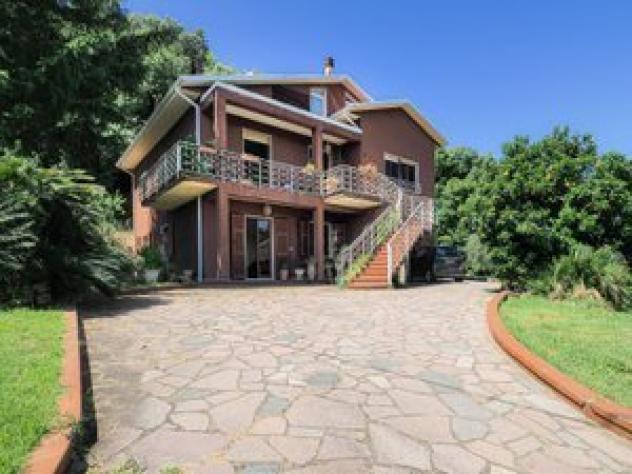casa indipendente in vendita ad Arcola in zona Baccano