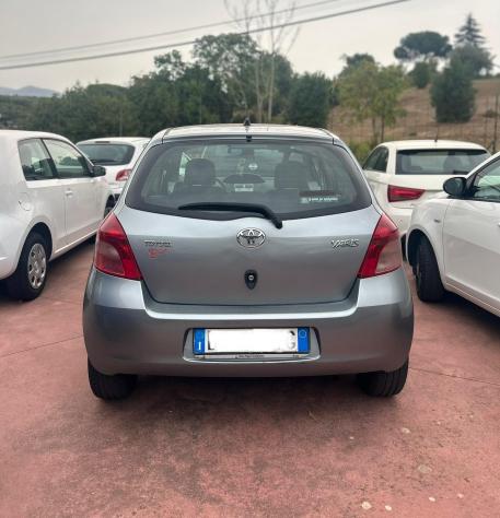 Toyota Yaris 1.0 5 porte Sol - Foto 4