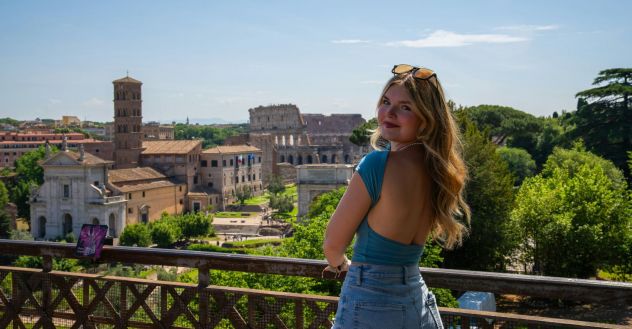 English-Speaking Hosts Wanted in Rome