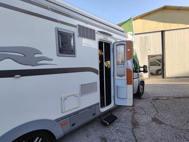 CAMPER LAIKA DUCATO SEMINTEGRALE LETTI GEMELLI GARAGE CLIMATIZZATORE GENERATORE WEBASTO SATELLITARE LITIO GENERALI USATI 575 - Foto 6