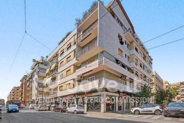 Appartamento di 99 m² con 3 locali e box auto in vendita a Roma