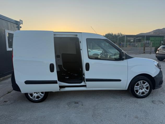Fiat Doblo Dobl1.3 MJT 80cv Cargo Lamierato 2017 - Foto 5