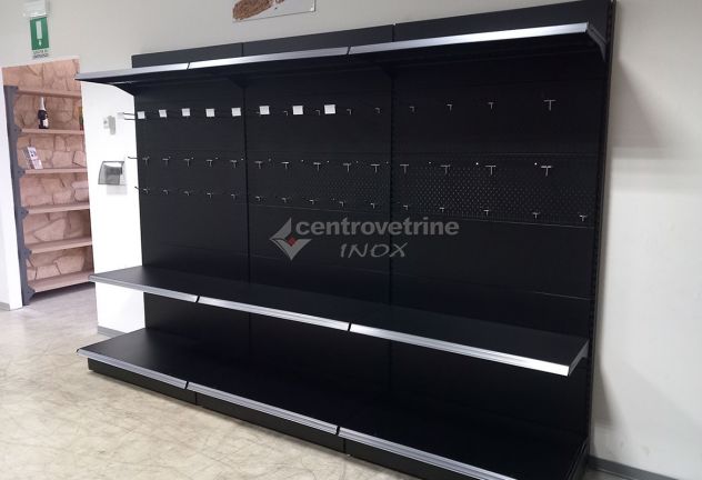 SCAFFALE IN FERRO NERO CON FORATI DA 303 CON PIANO BASE 40 E PIANI DA 40