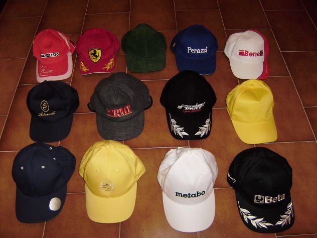 Vendo cappelli da collezione marca di armi, auto e varie