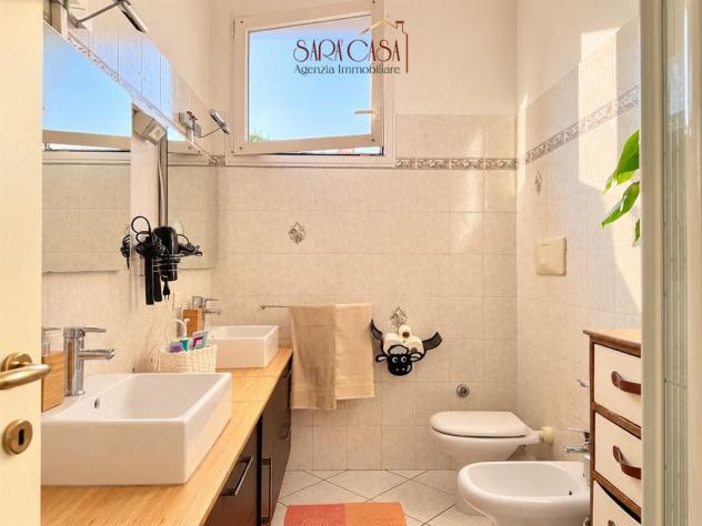 Casa bifamiliare con ampi servizi e corte esclusiva - Foto 14