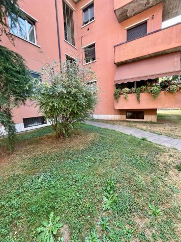 cst99 - ampio appartamento trilocale con box - cantina e balconi
