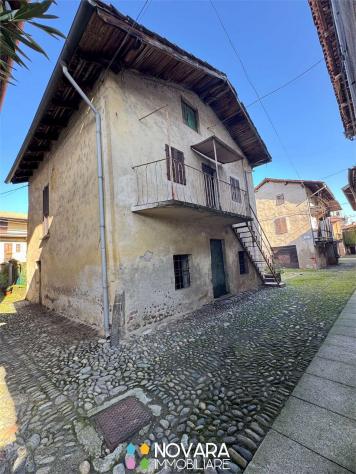 V001758 - RUSTICO NEL BORGO DI CARPIGNANO SESIA