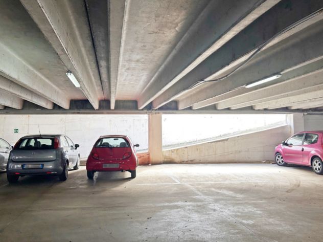 Parcheggio coperto al piano seminterrato - Foto 7