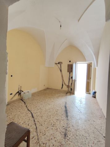 STATTE: VICO RONDINELLI : App. indipendente con volte di 88 mq. con TRE GARAGE - Foto 3