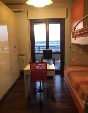 FIUMICINO TRILOCALE ARREDATO CON TERRAZZO E DOPPI SERVIZI