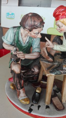 porcellana gruppo " Lavoranti vecchi mestieri" - Foto 2
