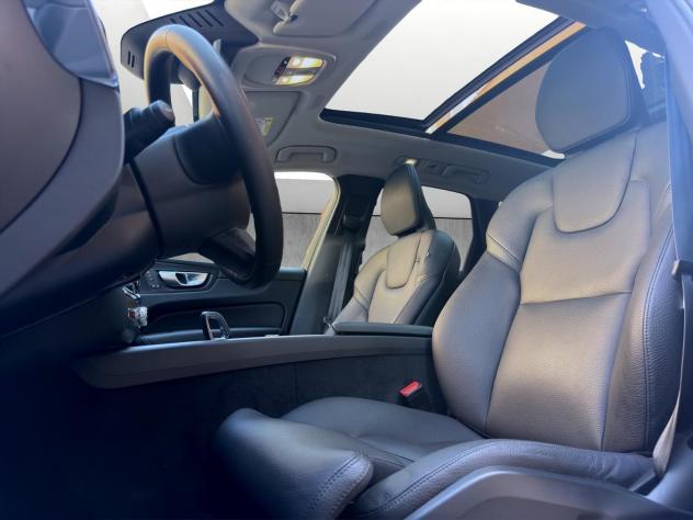 Volvo XC60 B4 D automatico Plus/ PROMO - Foto 8