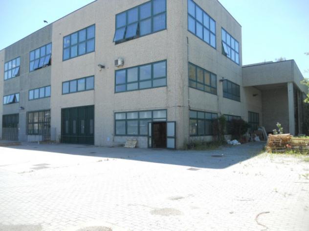 Immobile di 720 m² con 1 locale in vendita a Cornaredo