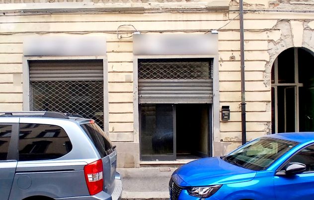 VIA INDIPENDENZA: Fondo commerciale con due ampie vetrine - Foto 2