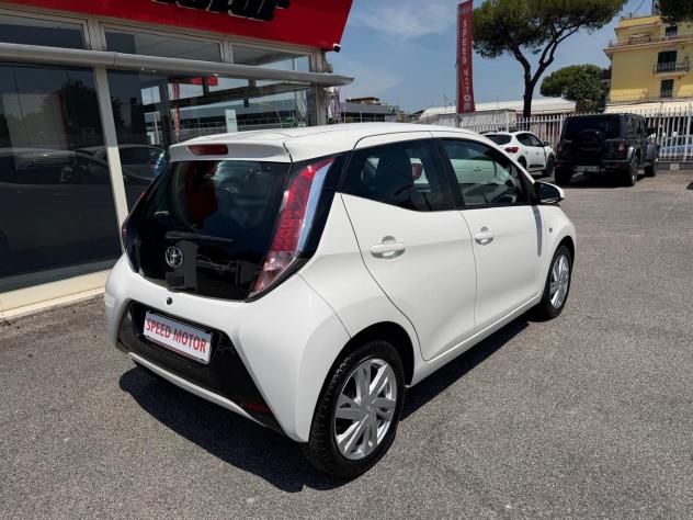 Toyota Aygo 1.0 70 CV x-play, RETRO, CERCHI IN LEGA - Foto 5