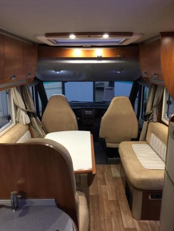 MOTORHOME LAIKA IVECO BASCULANTE 6 POSTI LETTO CASTELLO CLIMATIZZATORE FOTOVOLTAICO GENERALI CAMPER - Foto 9