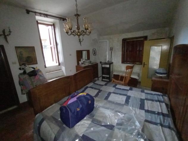 VENDESI A REZZO GRANDE CASA INDIPENDENTE BIFAMILIARE, CON TERRAZZA, CON GIARDINO - Foto 8