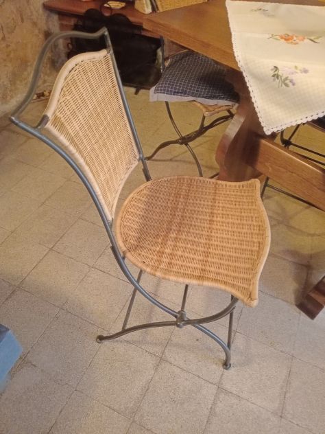 Vendo Tavolo in Legno Massello con 4 Sedie - Foto 2