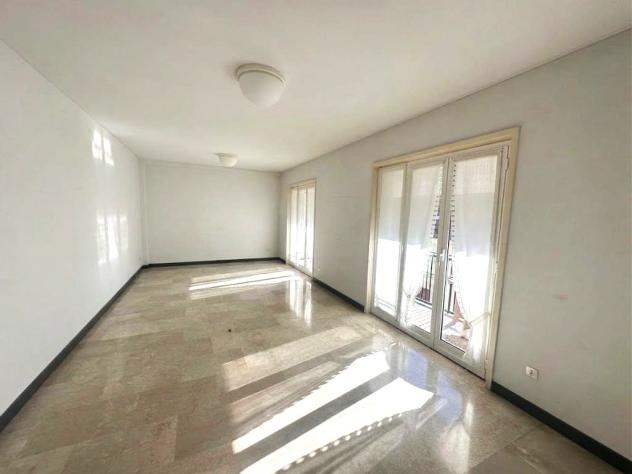 4 LOCALI CON TRIPLI SERVIZI E BALCONI IN CENTRO LECCO - Foto 8