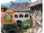 V000457 - ANTICA CASA CON PORTICO