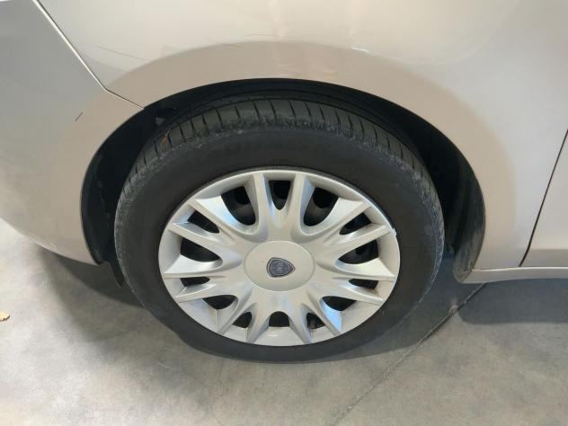 Lancia Ypsilon 1.2 69 CV 5 porte S&S Silver - Foto 3