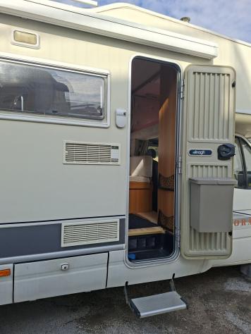 CAMPER ELNAGH FORD MANSARDATO 6 POSTI DINETTE POSTERIORE FOTOVOLTAICO GEMELLATO POSTERIORE CAMPEGGIO USATI GENERALI 1821 - Foto 6