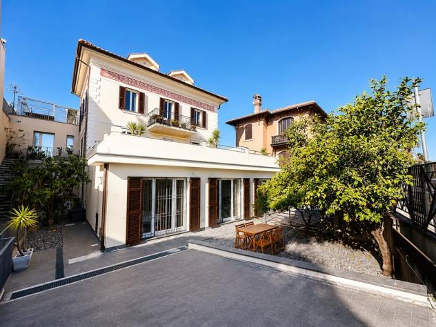 ID 895 Bellissimo Trilocale in Villa storica , di fronte alla Marina, con giardino e posto auto "A cà de Jolanda" CIN IT009034C2M24A73HQ
