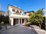 ID 895 Bellissimo Trilocale in Villa storica , di fronte alla Marina, con g &hellip;