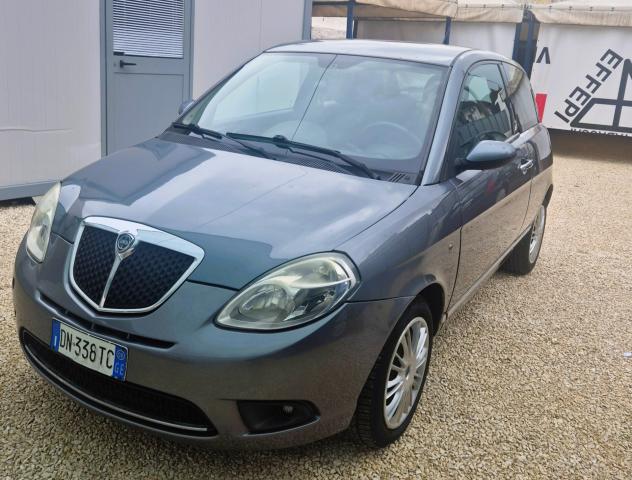 Lancia Ypsilon 1.2 versione oro - Foto 2