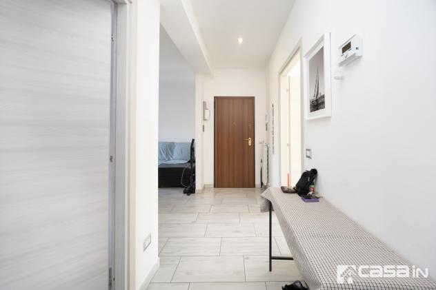 L'appartamento, ristrutturato internamente nel 2018, è composto da un luminoso soggiorno, da una cucina abitabile che si affaccia su un comodo balcone - Foto 9