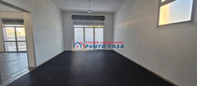 MARAUSA – Locale commerciale con magazzino e parcheggio – 150mq ca. – 2 vani + retro + w.c. Buone condizioni, n. 2 aperture su strada. Euro 50 mila CL - Foto 4