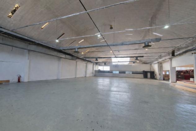 Immobile di 2700 m² con più di 5 locali in vendita a Pero - Foto 5