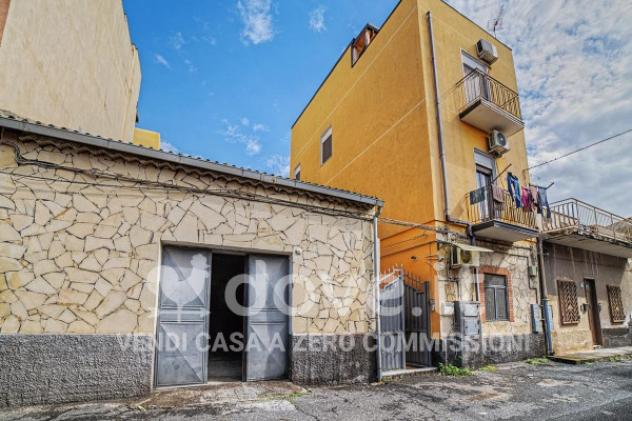 Casa indipendente di 187 m² con 4 locali e box auto in vendita a Catania