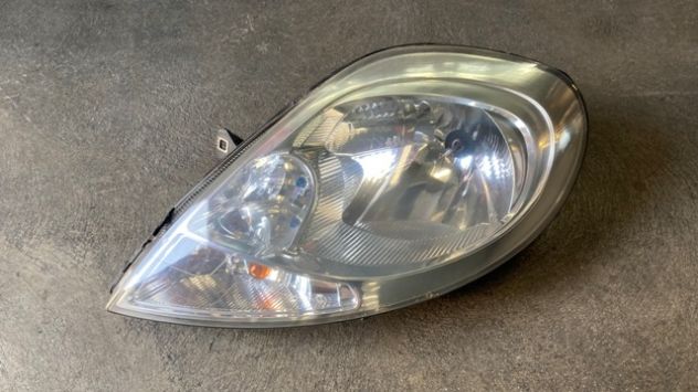 Faro anteriore SX Renault Trafic del 2013 (8200701354)