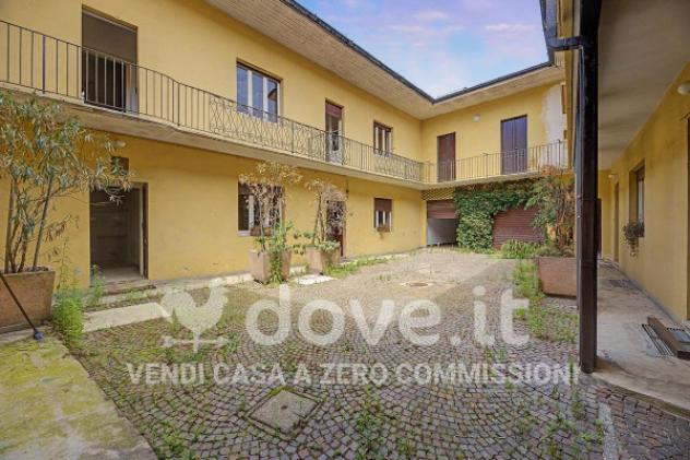 Casa indipendente di 840 m² con più di 5 locali in vendita a Golasecca - Foto 3