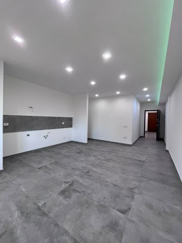 RIF. 561 €700,00 FRONTE VILLAGGIO COPPOLA APPARTAMENTO