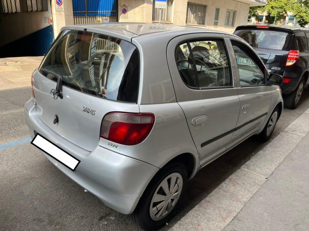 Toyota Yaris 1.0i 16V 5 porte - Foto 4