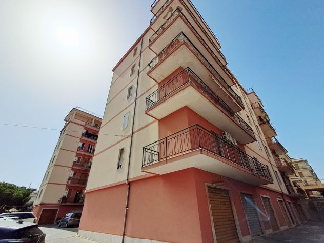 VIA DIODORO SICULO:QUADRIVANI+SERVIZI,LUMINOSO,VISTA MARE - Foto 3