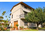 Proprietà indipendente con giardino, terrazzi e ampi spazi accessori