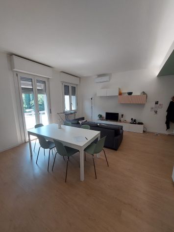 Stanza ampia e luminosa – Tutto incluso – Viale Timavo 14 (650m da Università) - Foto 4