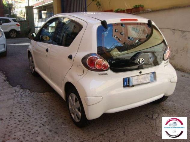 TOYOTA - Aygo - 12V VVT-i 5 porte Now Connect - Foto 4